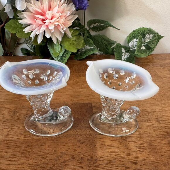 Fenton White Opalescent Hobnail Cornucopia Vase Pair Horn of Plenty Vintage Glas - Picture 4 of 6